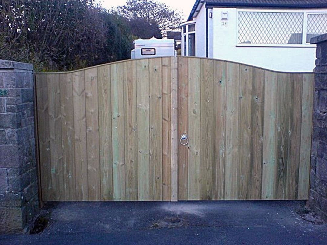bespoke curved gate
