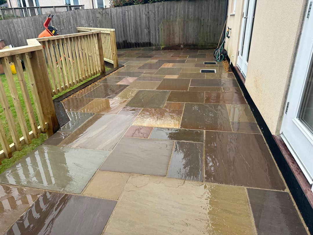 wet patio paving showing the colours in the Indian sandstone paving